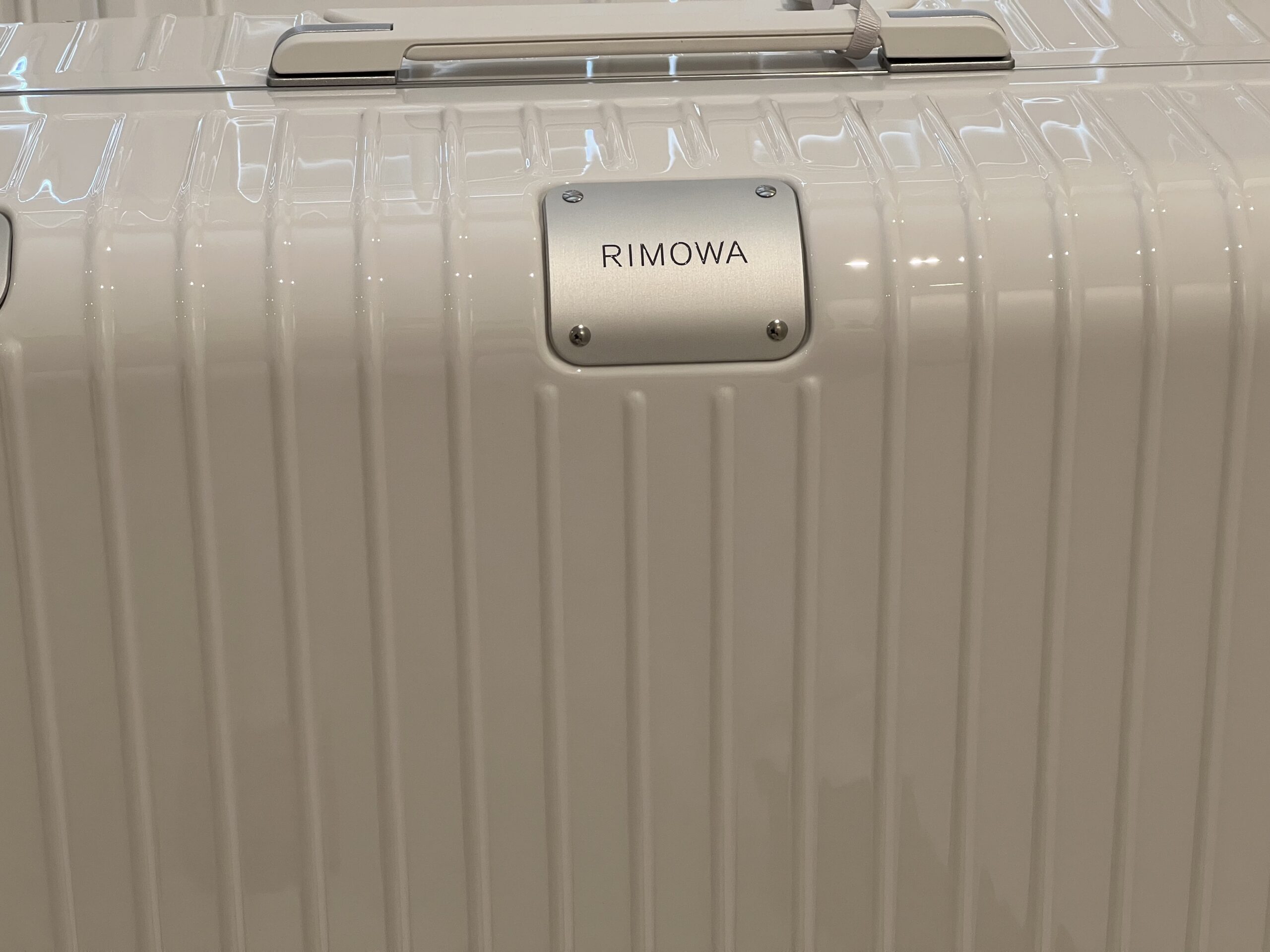 Review of the Rimowa Carry-On: Rimowa Essential Small Cabin Case