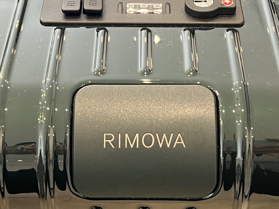 RIMOWA Essential Lite Cabin S luggage in Black