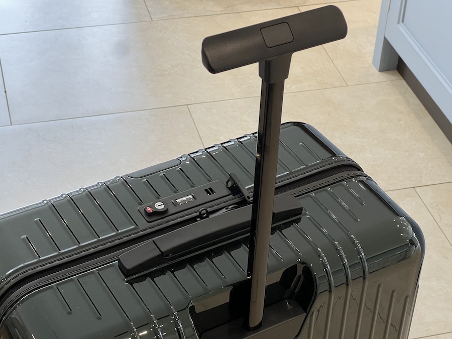 Rimowa Essential Check-In L Review – Durable & Stylish 