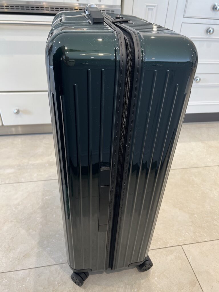 RIMOWA Essential Lite Check-in L luggage in Black